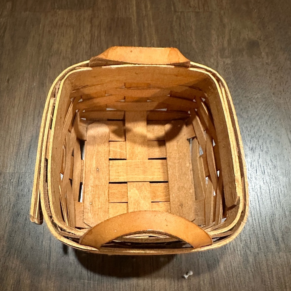 Longaberger 1992 Woven Basket - Picture 4 of 6